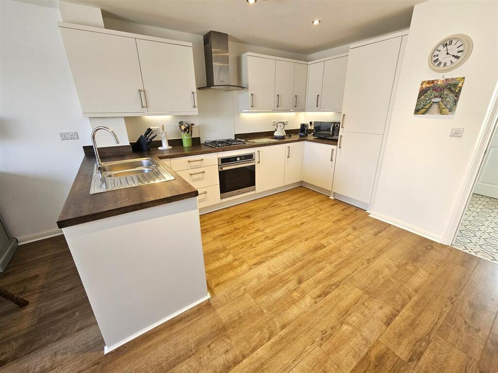 Kitchen Area.jpg