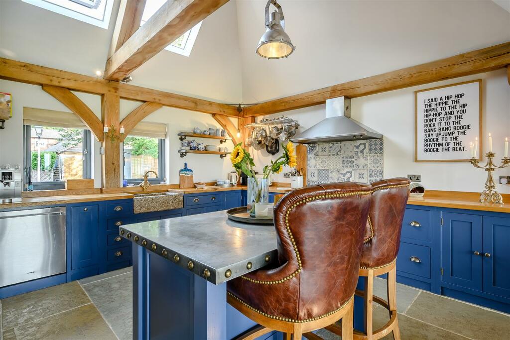 8568517-interior10.jpg