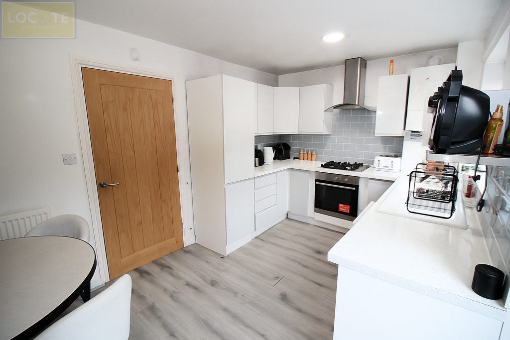 02FCB3B3-2B70-4D99-805B-9E9D10A2701D