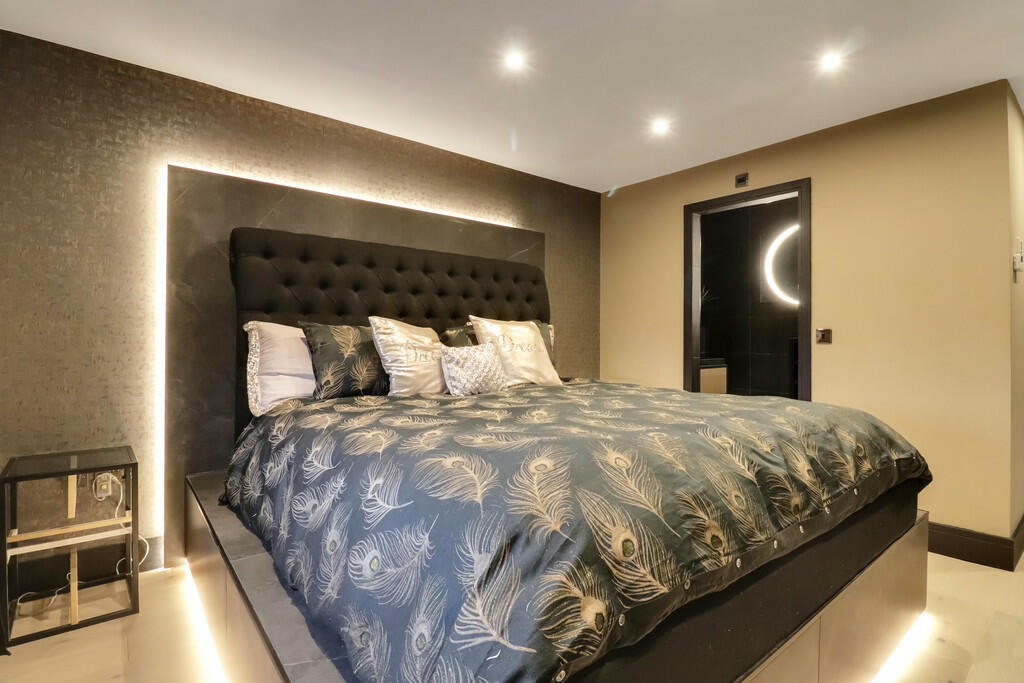 Master Bedroom to...