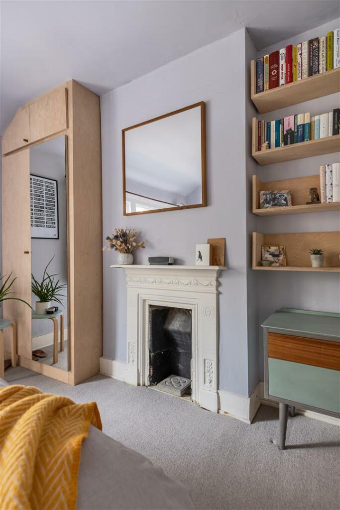 Woodbine Place, E11