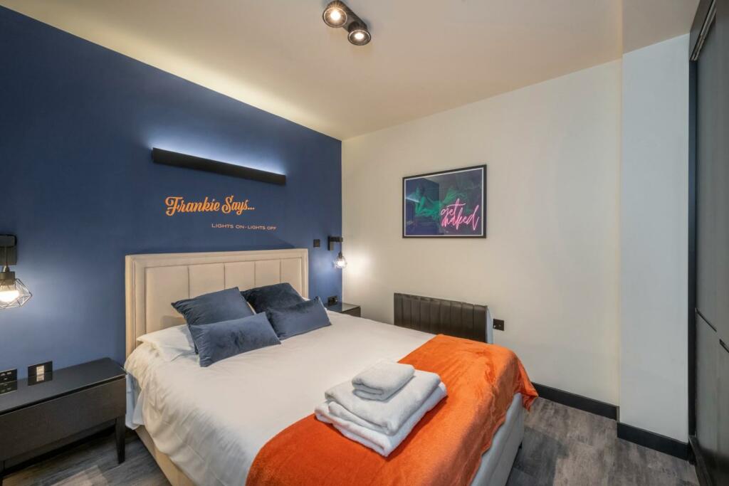 bedroom (6).jpg