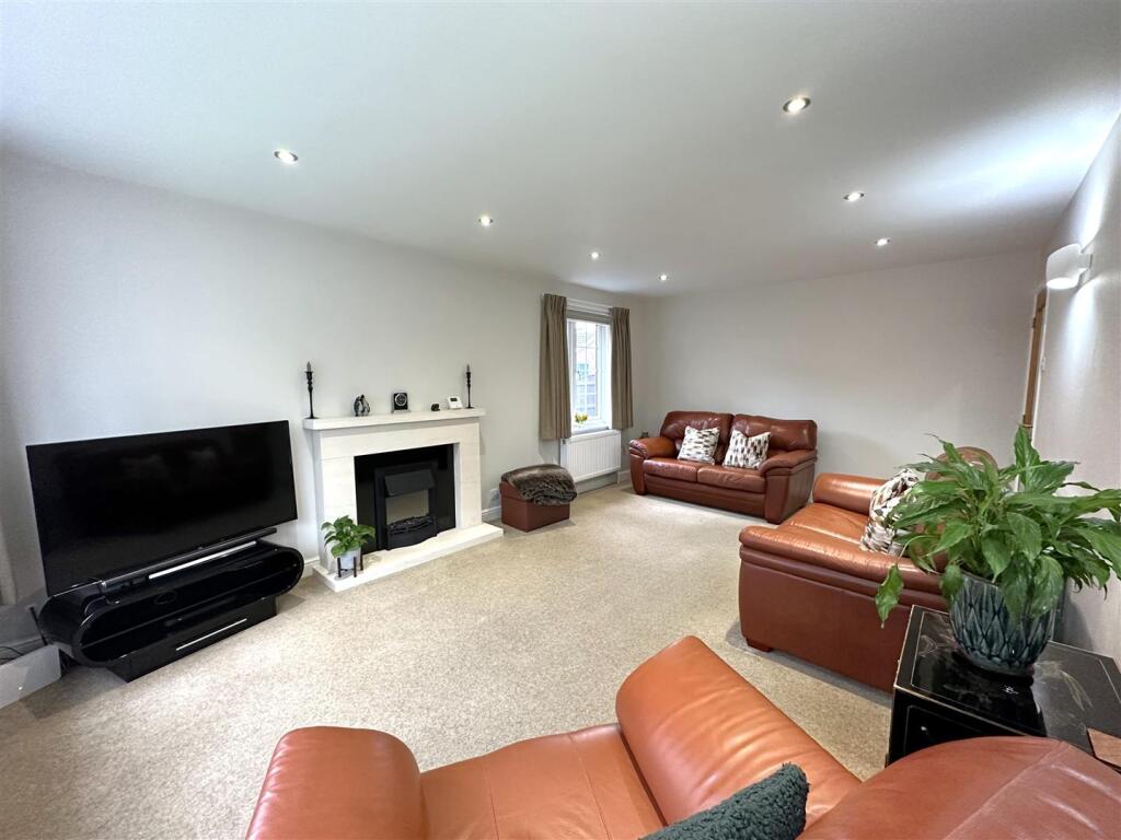 Generous Living Room 001