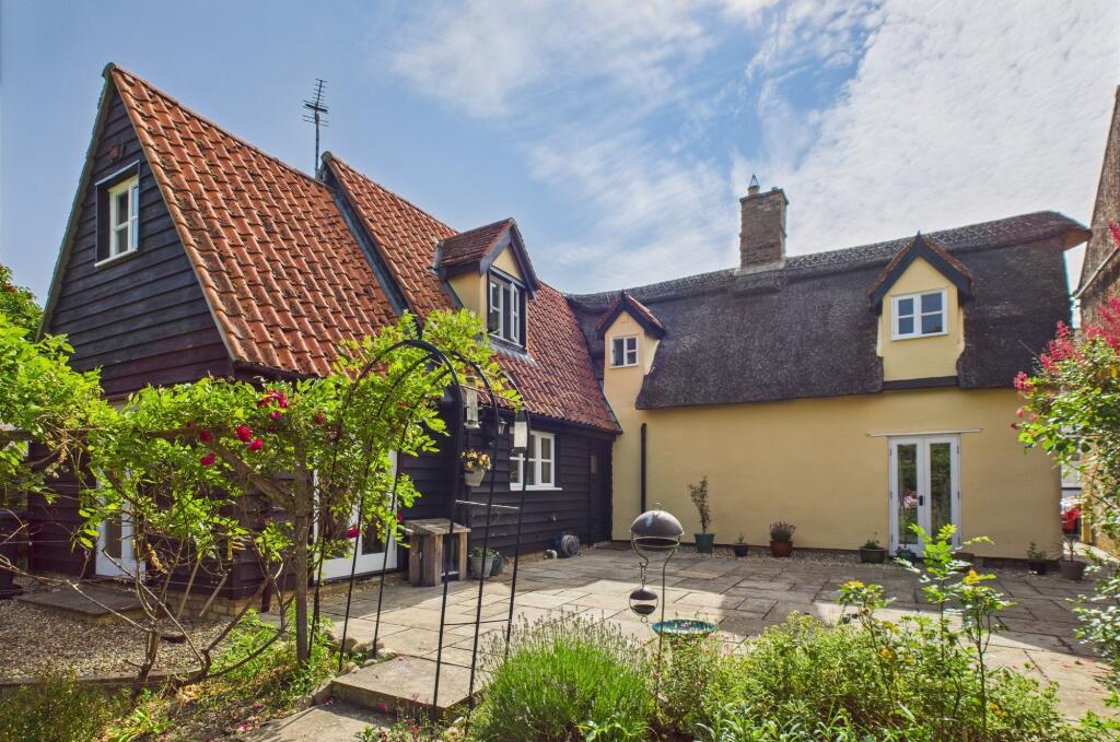 CAM02519G0-PR0298-STILL002