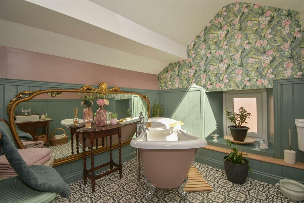 Corner Guest House Bathroom.jpg