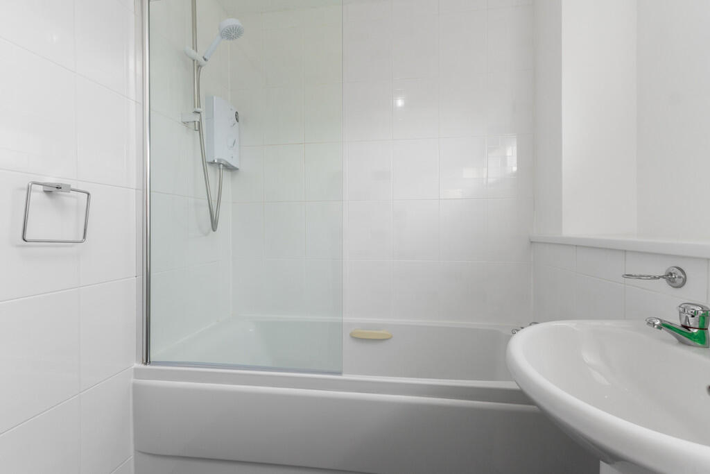 198 Lenzie Avenue...