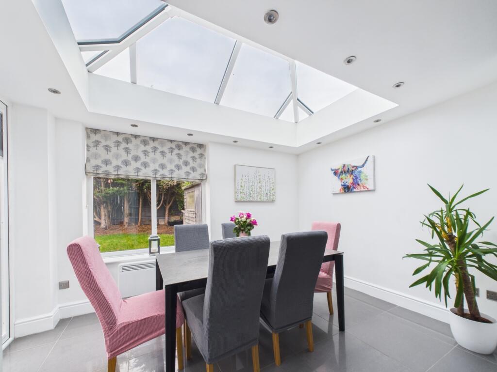 CAM02195G0-PR0093-STILL014