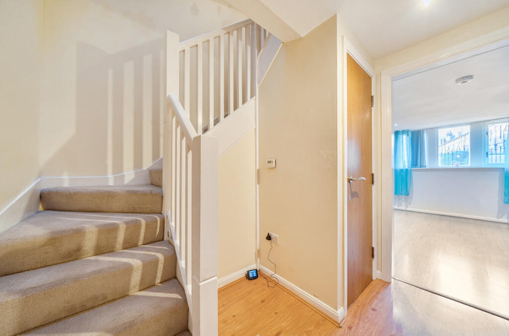 1387945-6-6936e82...