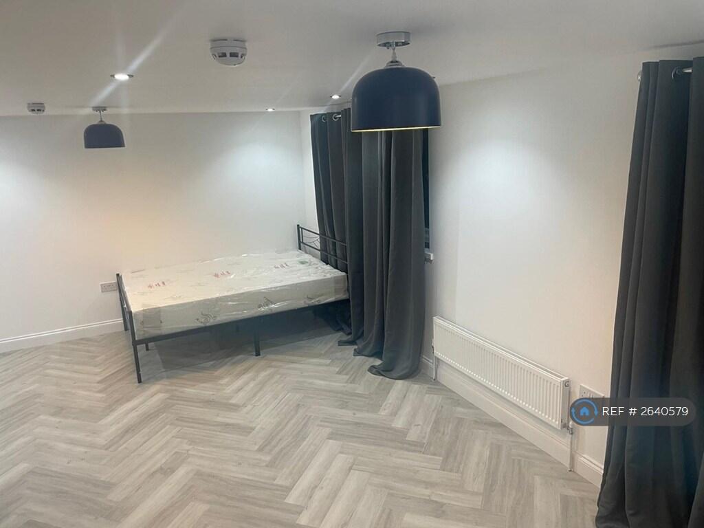 Room 5 - Ensuite - Extra Large