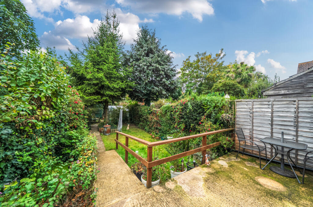 1369082-8-68ed3da...