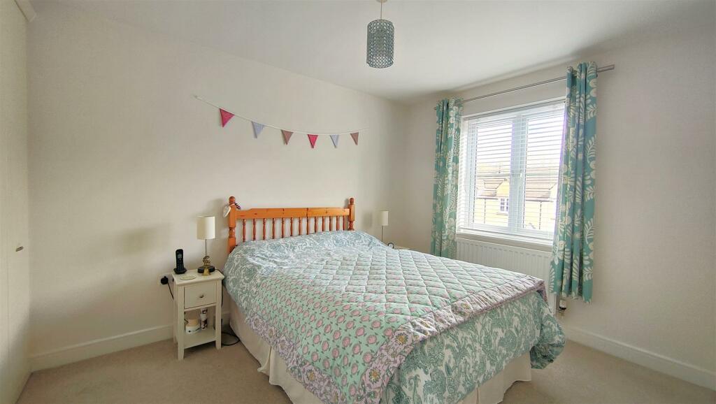 Bedroom 1.jpg