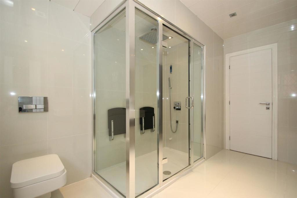 Bedroom 1 En-Suite 2
