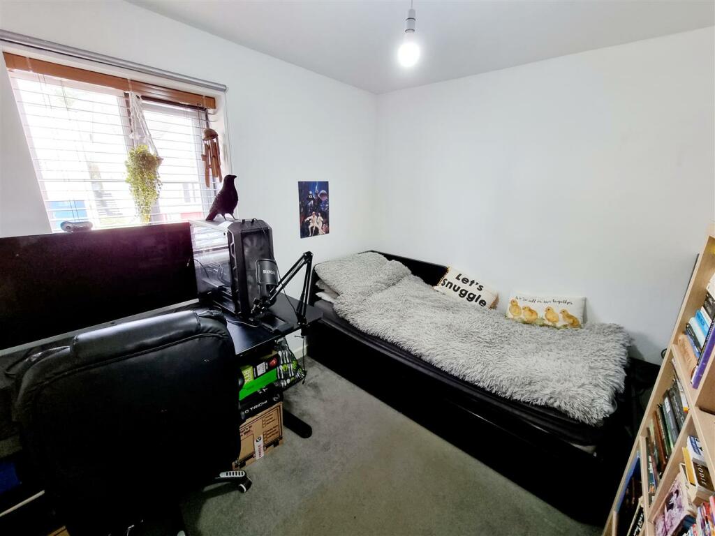 Bed 2.jpg
