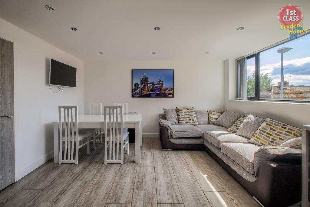 Living Room/Kitchen