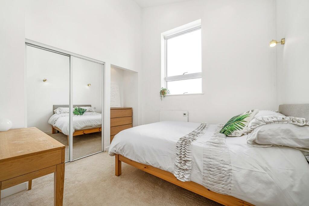 Bedroom (1).jpg