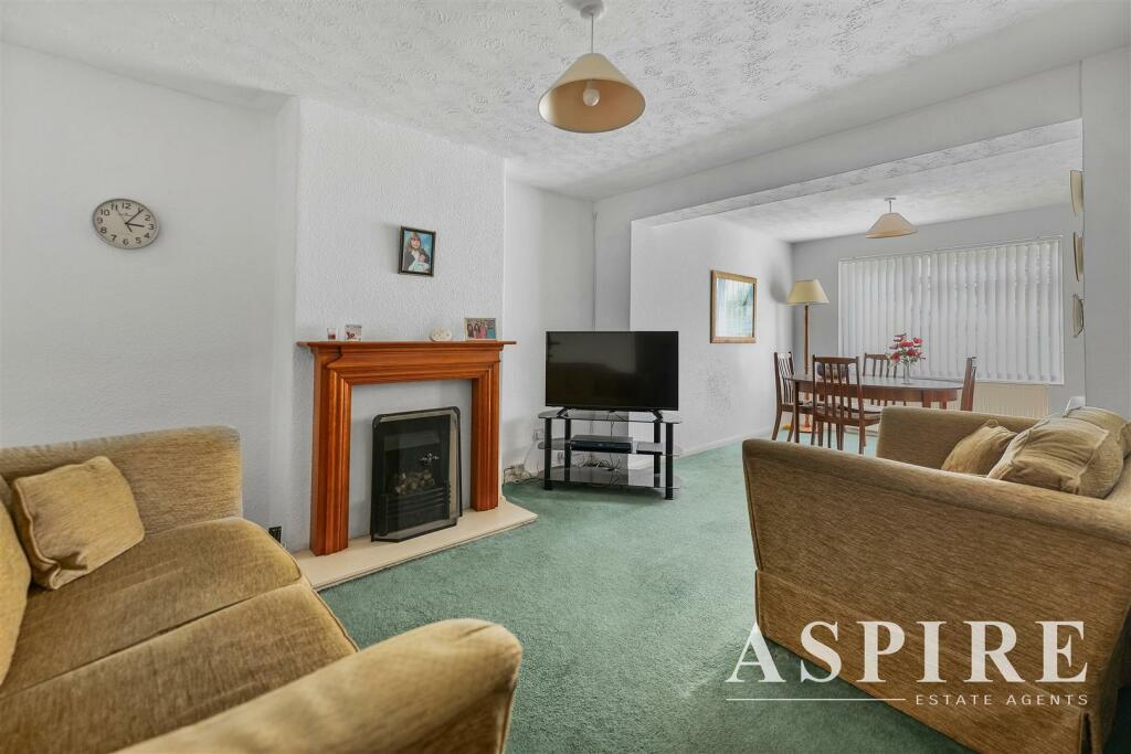 Lounge / Dining Room