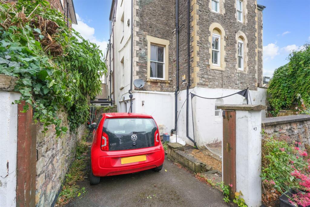 43 Elliston Road 12.JPG