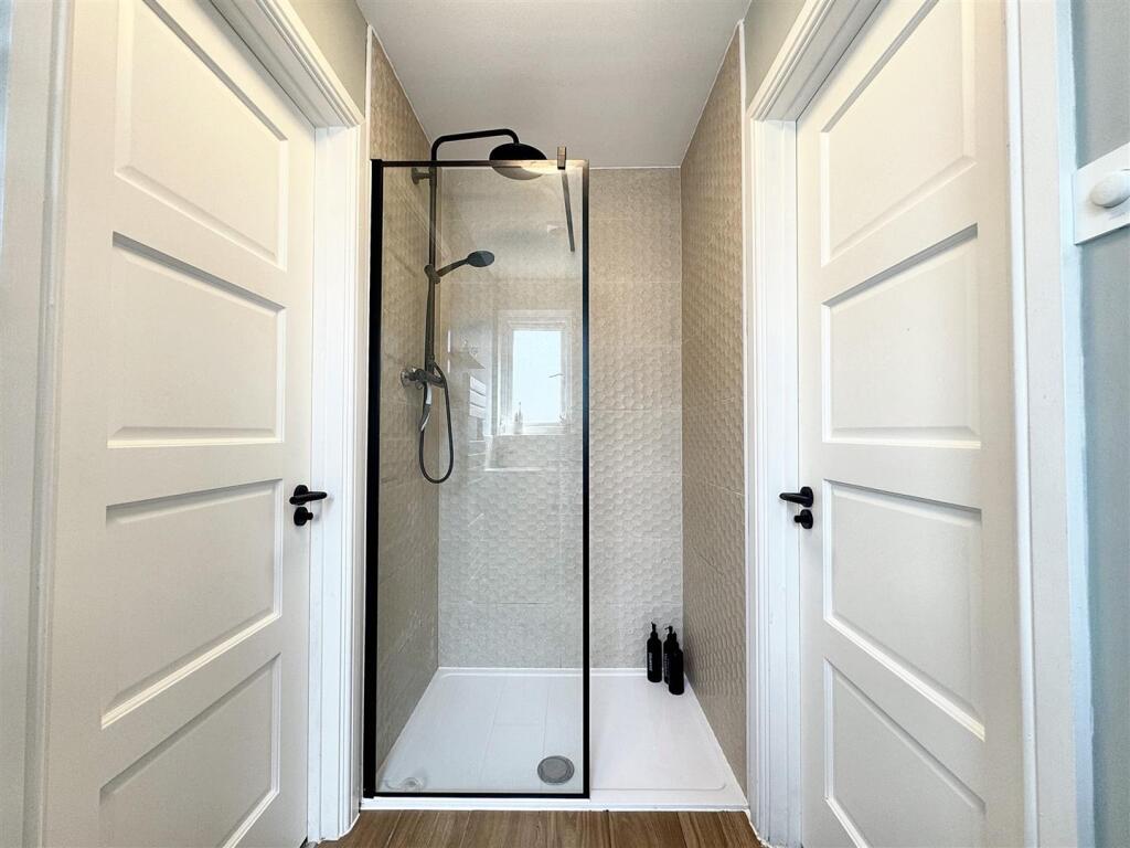 En-suite to B2 &amp; B3