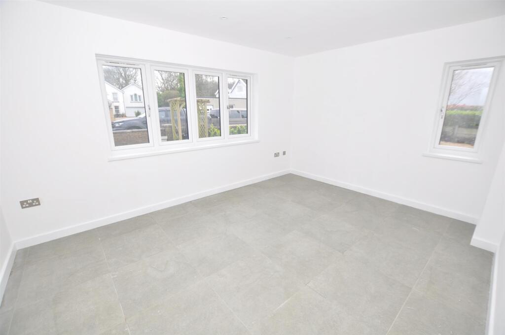 Front bedroom 2