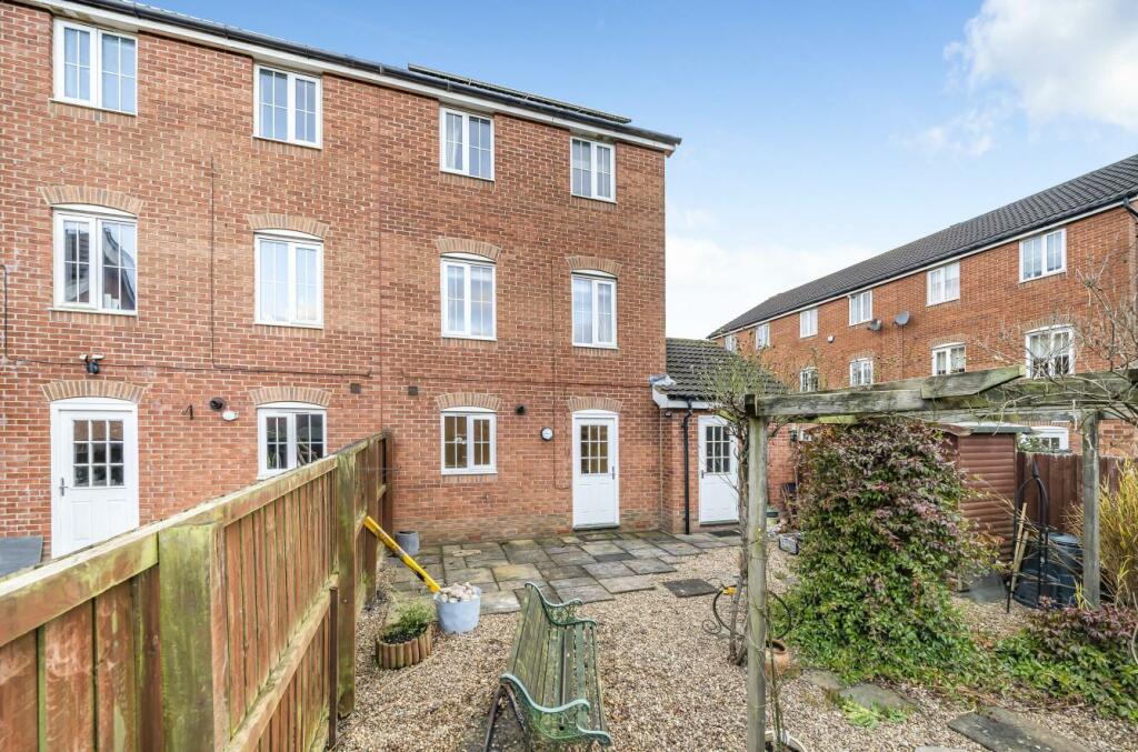 11 Robin Close