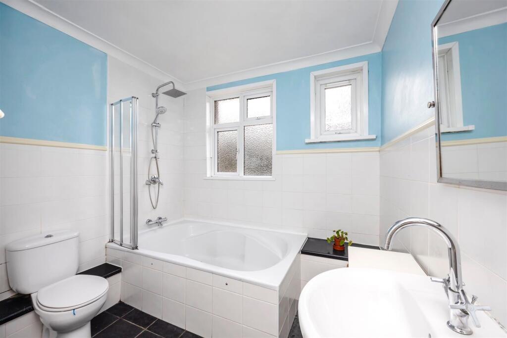 Hangleton Road 85 BATHROOM.jpeg