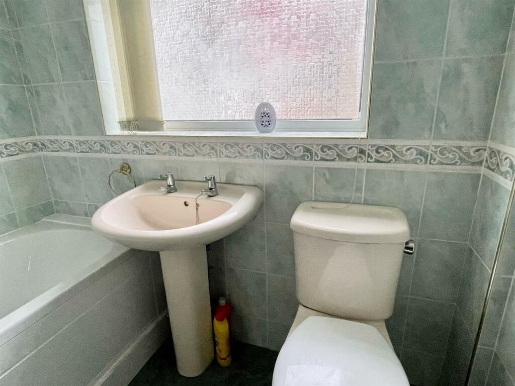 Bathroom.,.jpg
