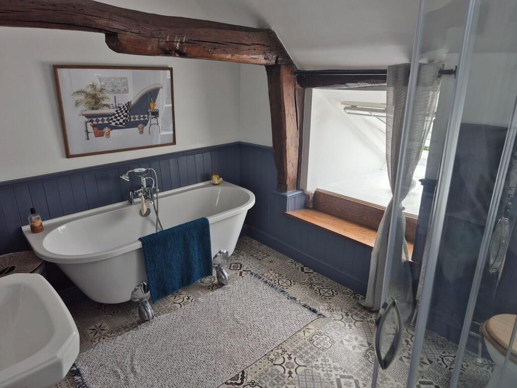 Bathroom 1 (2)