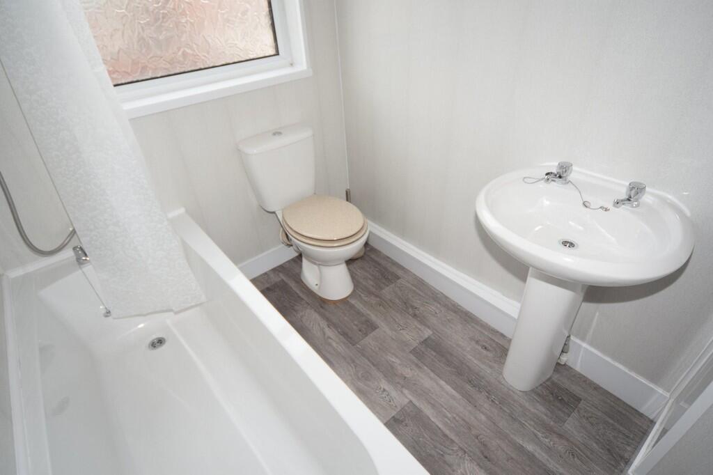 GROUND FLOOR BATH...
