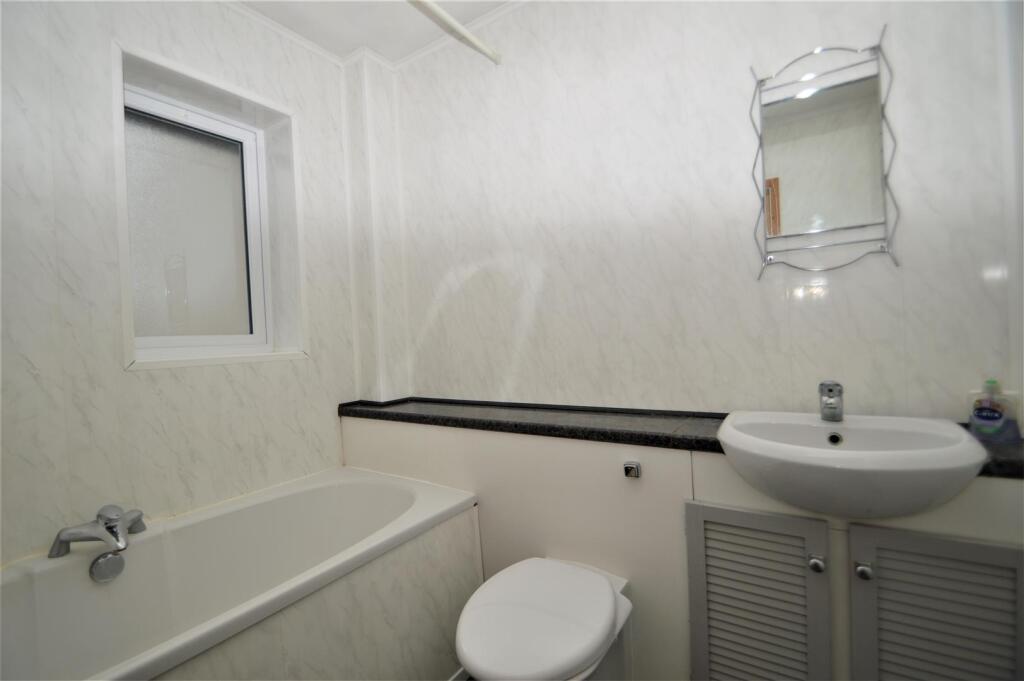 98 Watch Elm Close (12).jpg