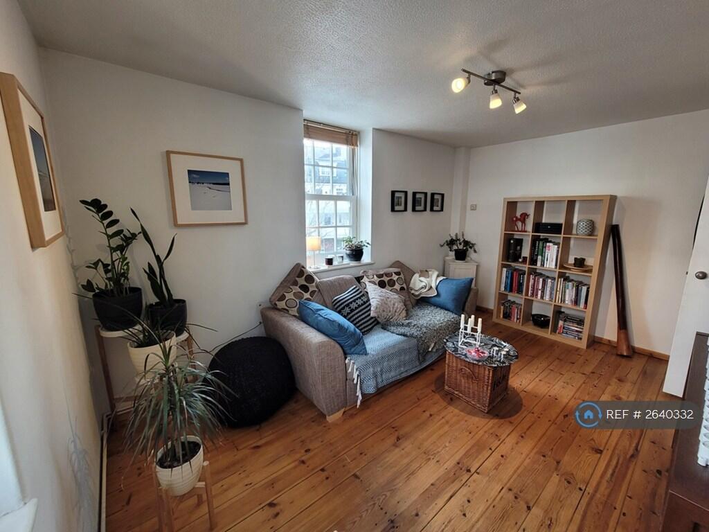 Living Room ¿ Dual Aspect And Spacious