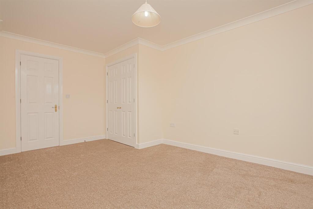 Bedroom 1 2.jpg