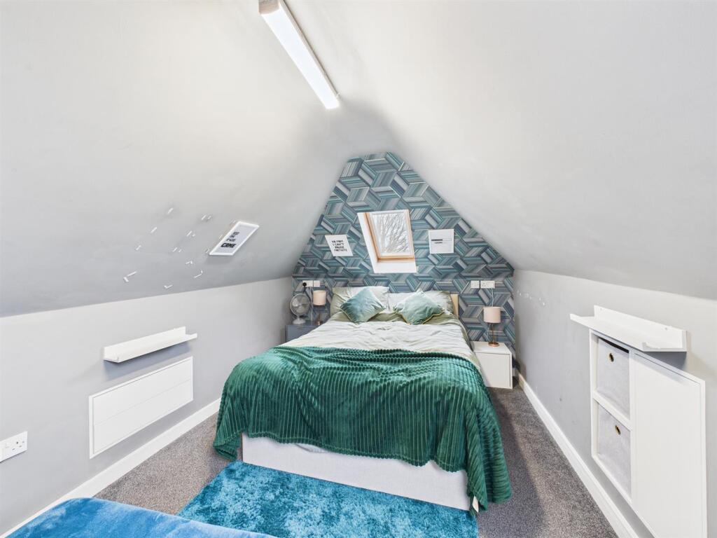 Bedroom:
