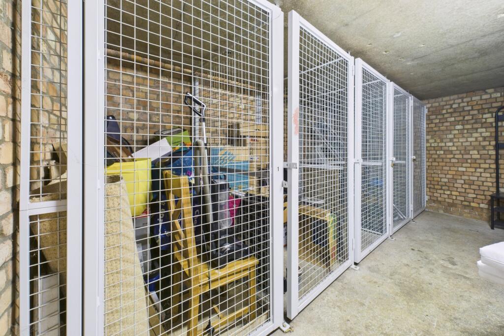 CAM02545G0-PR0476-STILL014