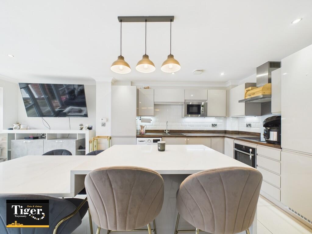 CAM02176G0-PR0507...