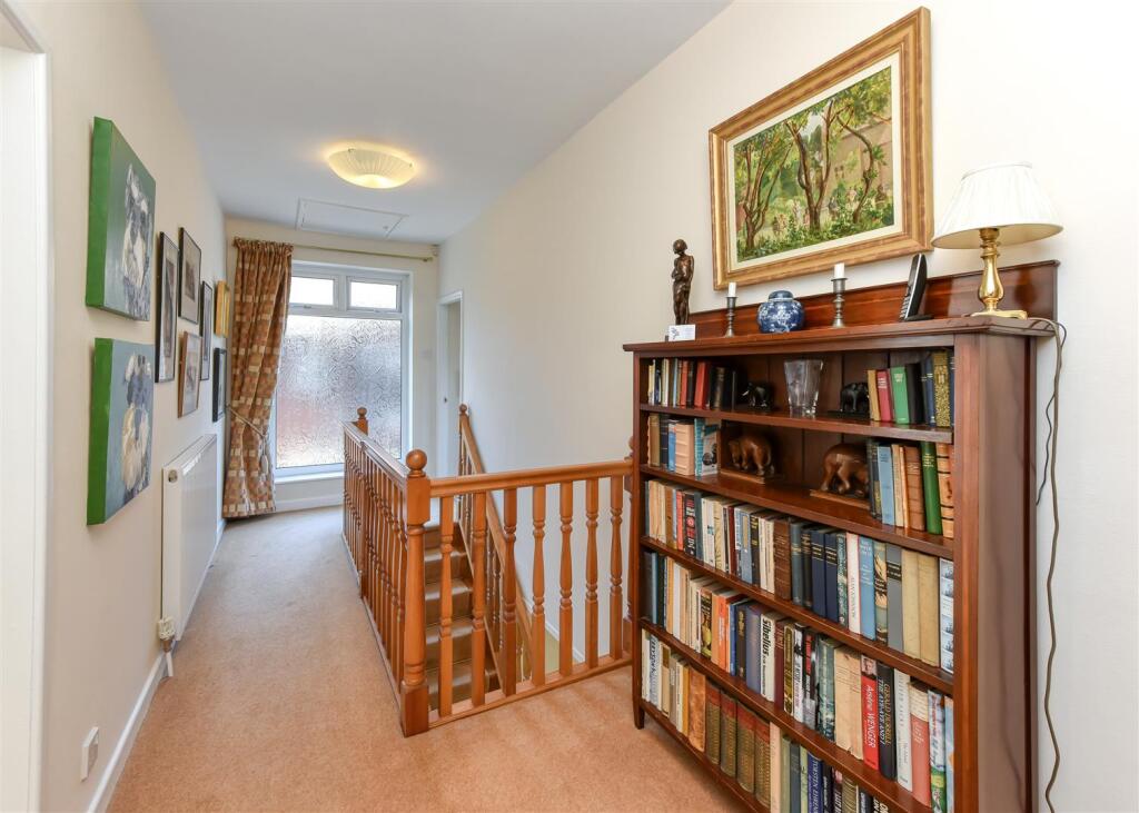 1 Castlecroft Lane-landing2.jpg