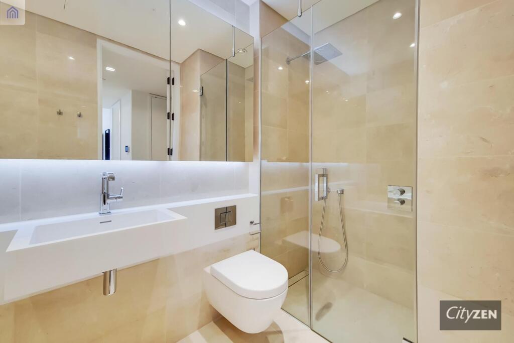 EN-SUITE SHOWER ROOM