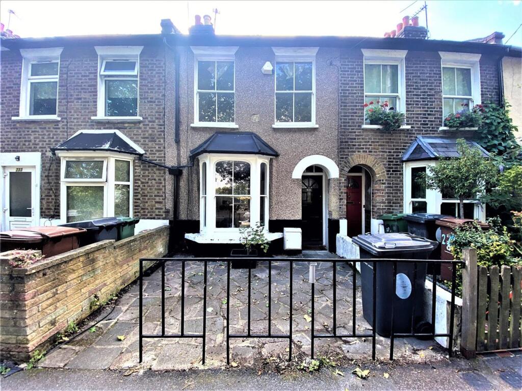 Harrow Rd E11