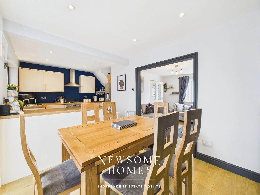 Kitchen/ Dining Room