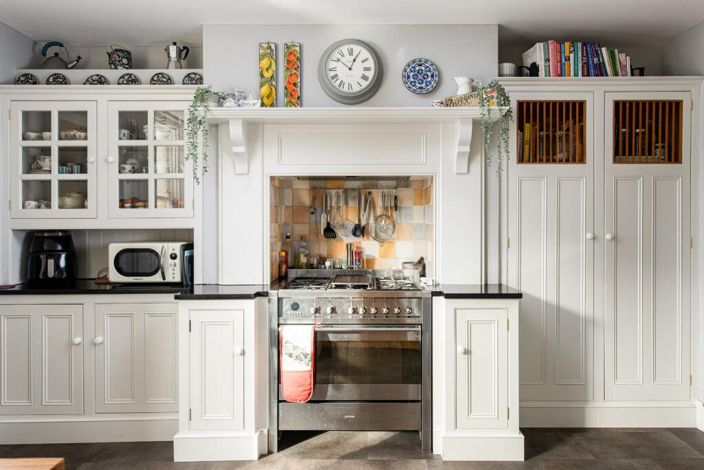 Kitchen_2.jpg