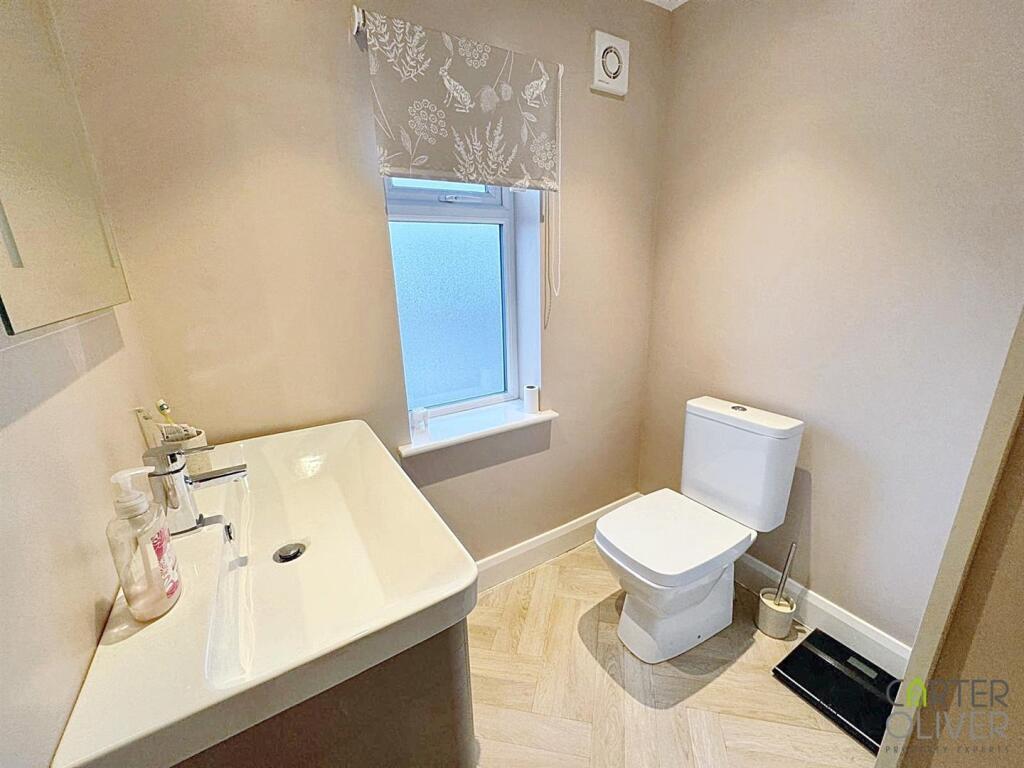 SHOWER ROOM B.jpg