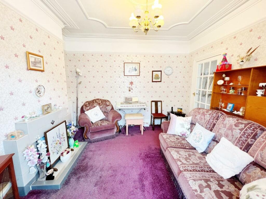 Lounge pic 3.jpg
