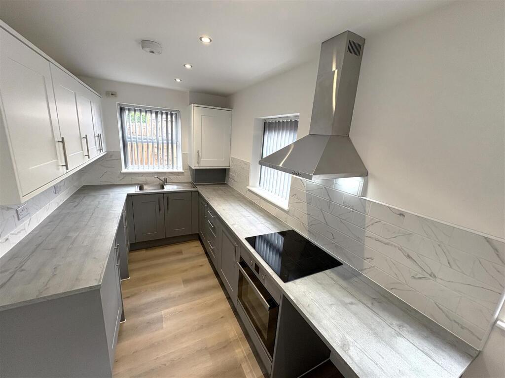 Kitchen 2.JPG
