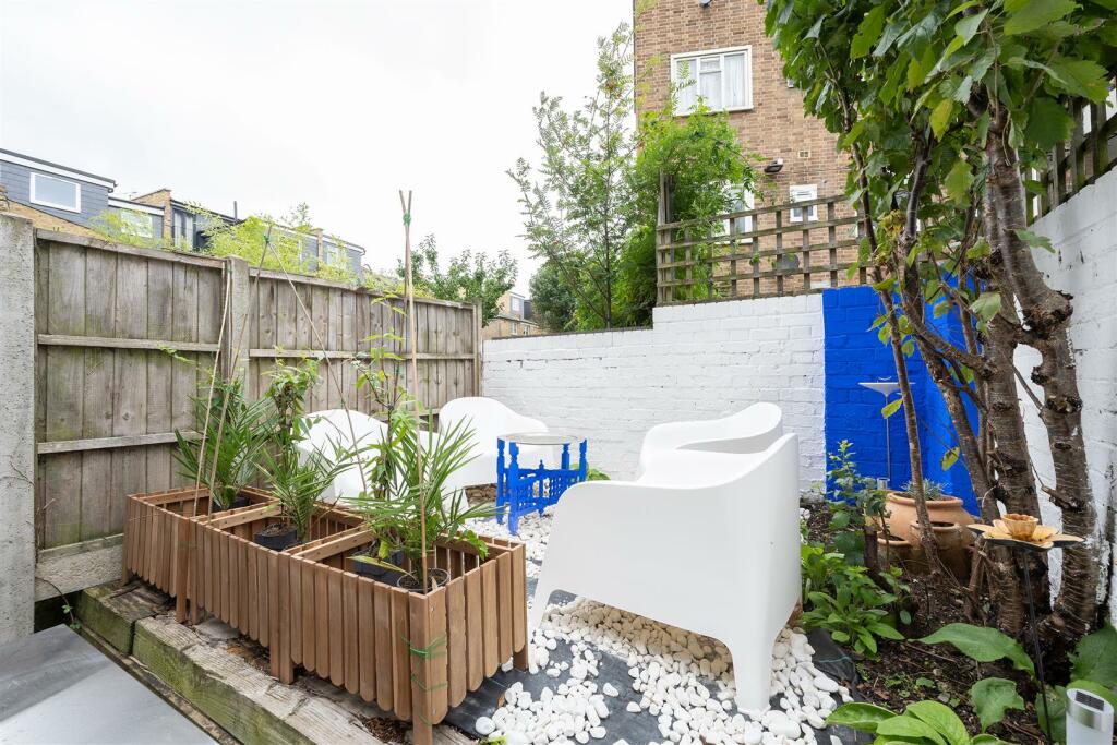 Shacklewell Road, N16