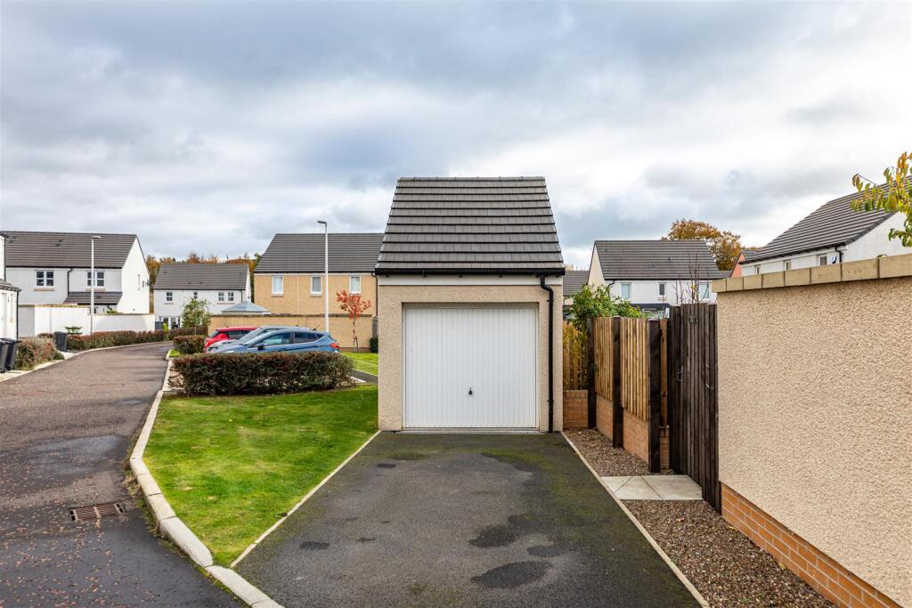 8 Knoll Park Avenue Galashiels 65.JPG