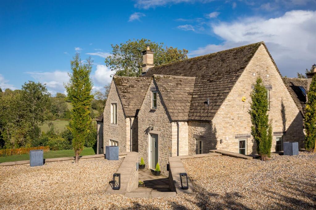 64 - Highfield House - GL54 4AA - Web.jpg