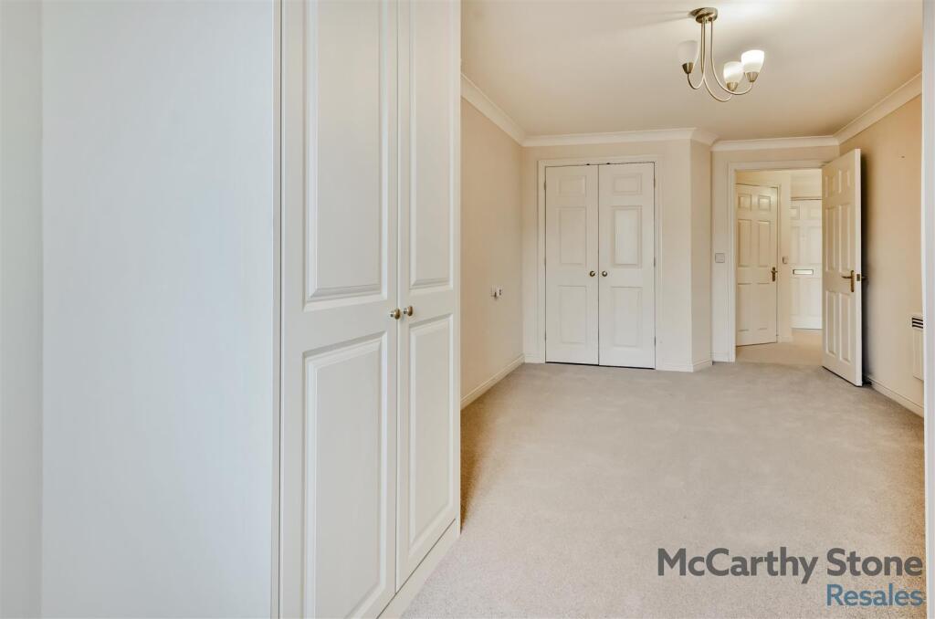 8673356-interior06.jpg