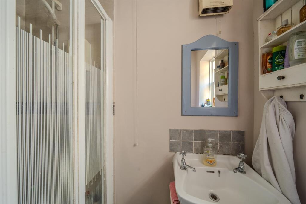 8 Cwmavon Road-13.jpg