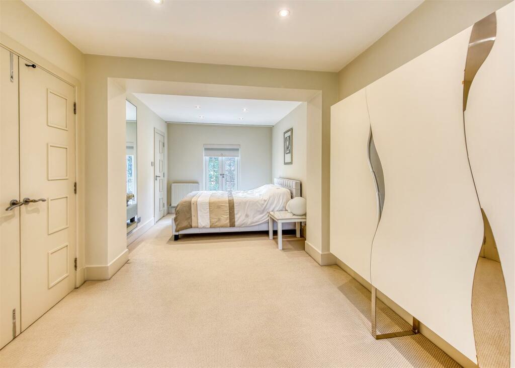 14 Wergs Hall Road-bed2.jpg