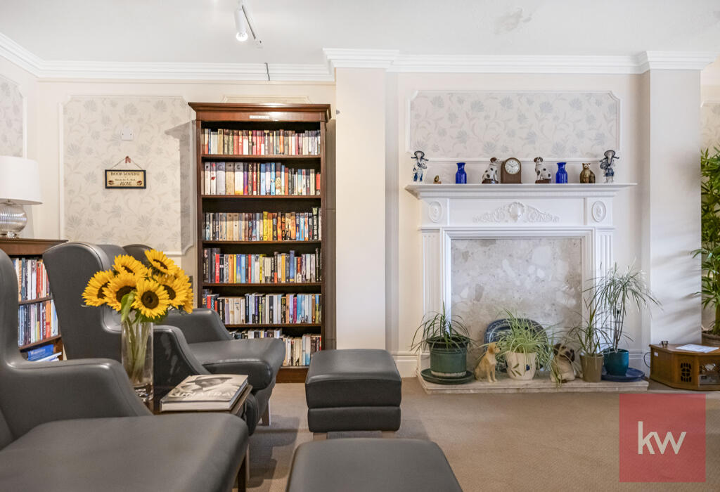 Residents' Lounge &amp; Library