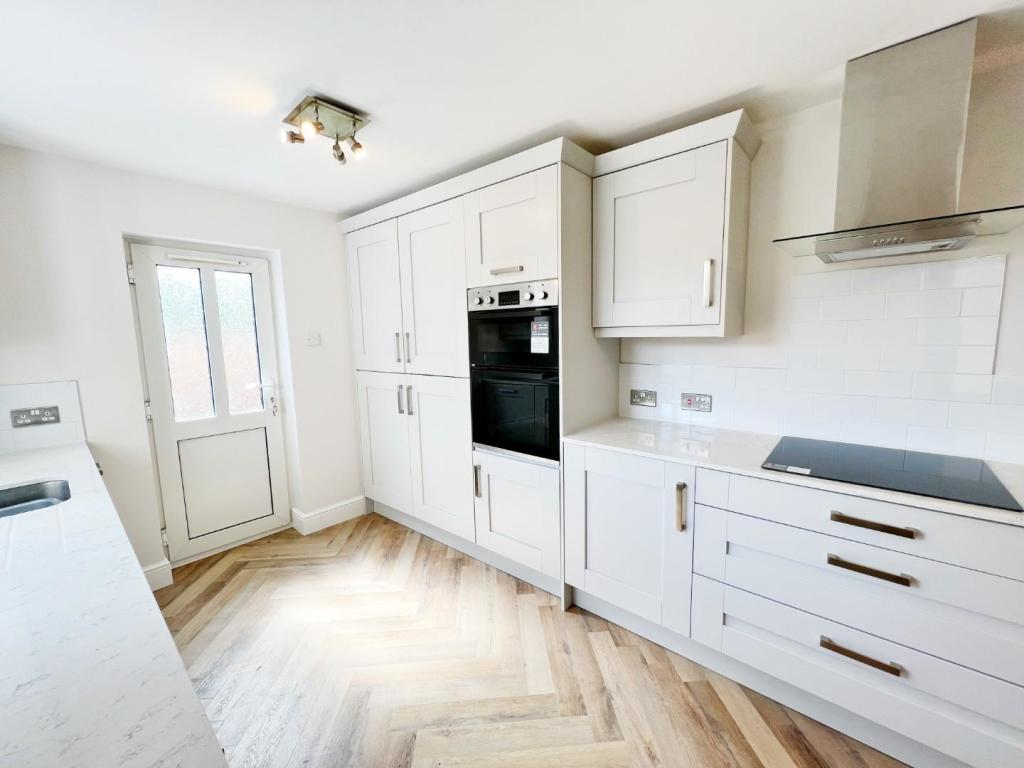 Kitchen 5.jpg
